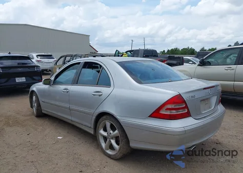 2004 Mercedes-Benz C 230 Kompressor Sport/Sport из США, поврежденный, VIN WDBRF40J24F506937